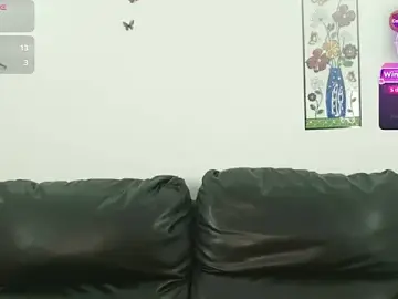 Stripchat Live Sex Cam of EMI_BLISS