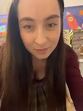 Stripchat Watch Live Sex Cams of Holly_Play