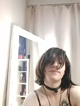 Stripchat Free Porn Cam of MickeQuinee