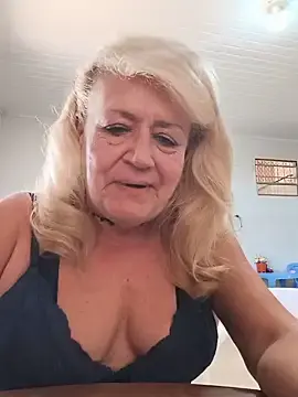 Stripchat Live Sex Cam of Belladama61