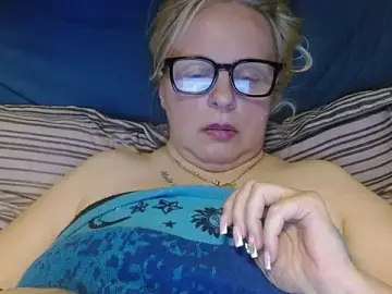 Stripchat Live Sex Cam of martachatte
