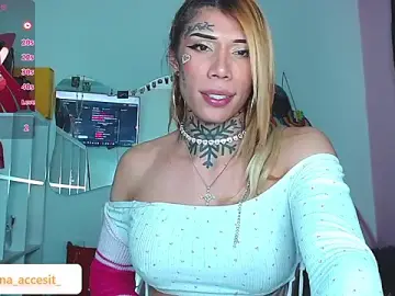 Stripchat Sex Cam of caroline_cossei