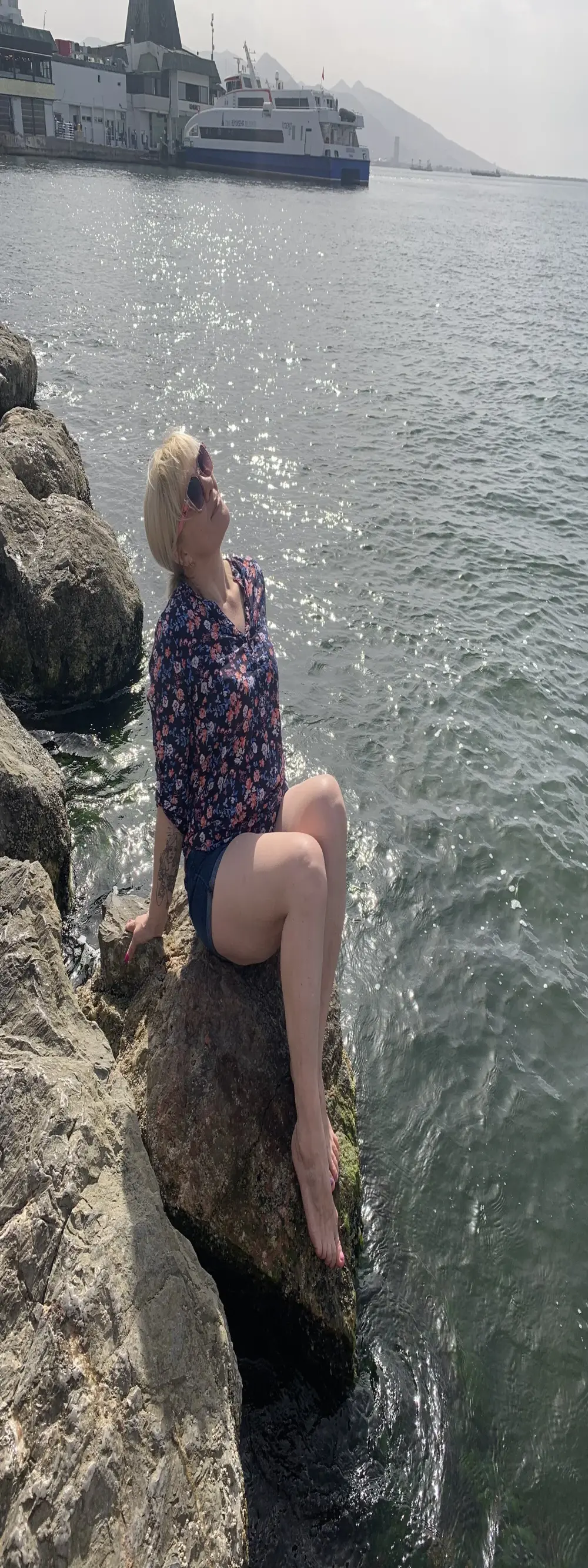 Lia_Laguna77