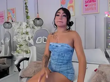 Stripchat Sex Cam of Mia_Bailey_