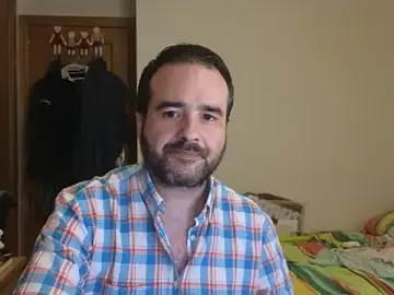 Stripchat Sex Cam of curiosillo83
