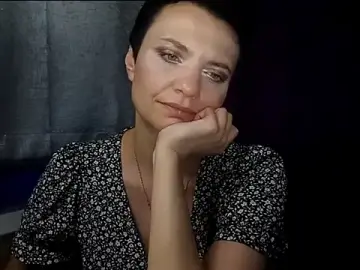 Stripchat Live Porn of HotMamaQueen234