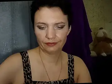 Stripchat Live Sex Cam of HotMamaQueen234