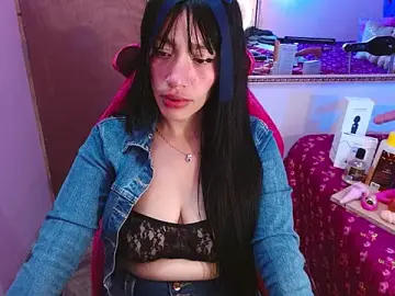 Stripchat Sex Cam of IVET_CUTE1