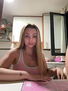 Stripchat Live Sex Cam of Noeliagglow