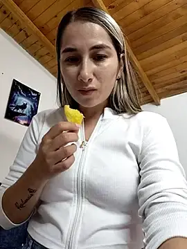 Stripchat Free Porn Cam of Iris_love18