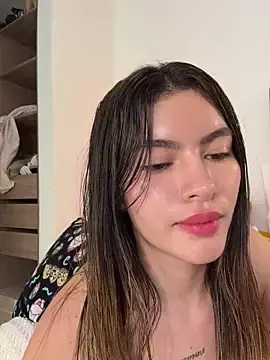Stripchat Live Sex Cam of Your_Honeey