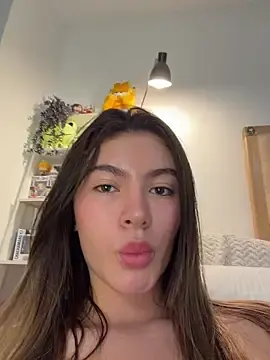 Stripchat Free Porn Cam of Your_Honeey