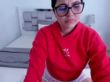 Stripchat Sex Cam of Camilaa_bueno