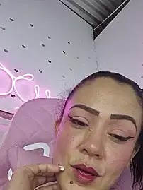 Stripchat Live Sex Cam of Emeril_sexy