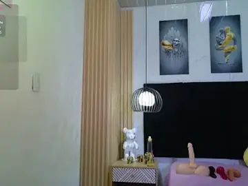 Stripchat Adult Webcam of cutepetitee