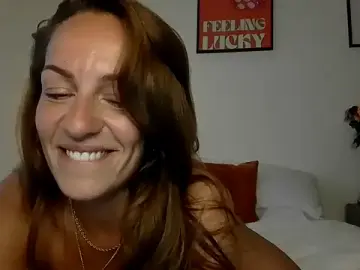 Stripchat Live Sex Cam of Edenfox-