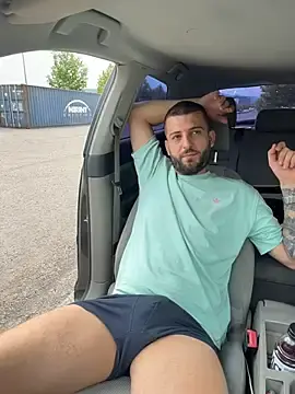 Stripchat Live Sex Cam of Pablo_Hornyguy95