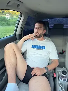 Stripchat Live Sex Cam of Pablo_Hornyguy95