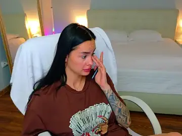 Stripchat Live Sex Cam of BabyyGirll_