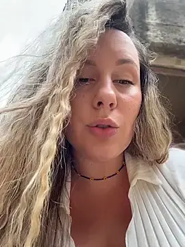 Stripchat Best Webcam of Mona_Plus