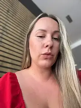 Stripchat Sex Cam of Mona_Plus