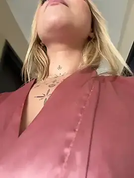 Stripchat Adult Webcam of MollyCruz
