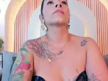 Stripchat Free Porn Cam of violet_scott_