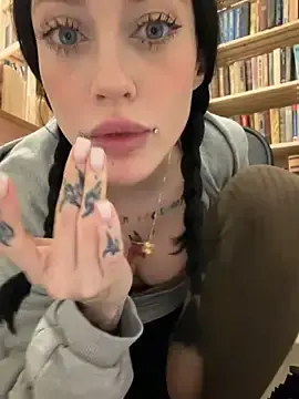Stripchat Live Sex Cam of Melissa_crazy