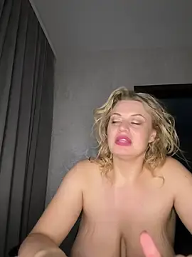 Stripchat Free Porn Cam of Evellyn