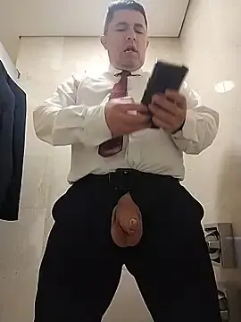 Stripchat Free Live Porn of BigCristh79