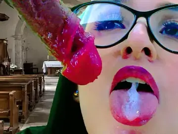 Stripchat Live Sex Cam of helenas_fantasy