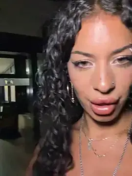 Stripchat Sex Cam of AlyssaHottv_