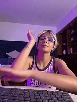Stripchat Nude Webcam of Peytongh_