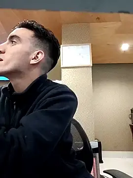 Stripchat Watch Live Sex Cams of TommyMomentum