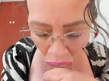 Stripchat Sex Cam of Karla_Duarte