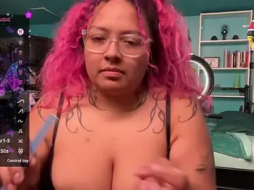 Stripchat Live Sex of chilepinaaa