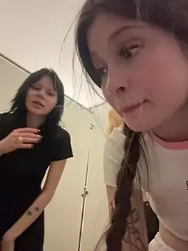 Stripchat Live Sex Cam of KnockKnock-