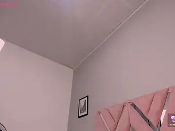 Stripchat Live Sex Cam of nova_silk