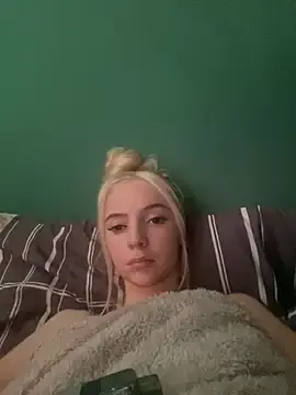 Stripchat Nude Webcam of Glowing_Manny_Riah