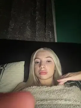 Stripchat Live Sex Cam of Glowing_Manny_Riah