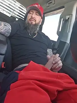Stripchat Free Porn Cam of Beardedtattood