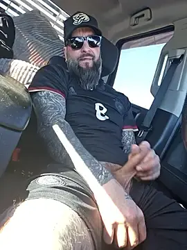 Stripchat Free Live Porn of Beardedtattood