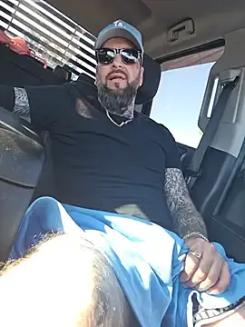 Stripchat Nude Webcam of Beardedtattood