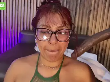 Stripchat Adult Webcam of evelynjohnsoon