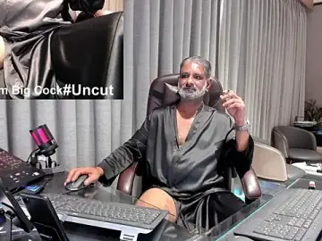 Stripchat Live Sex Cam of OnlineBossUK
