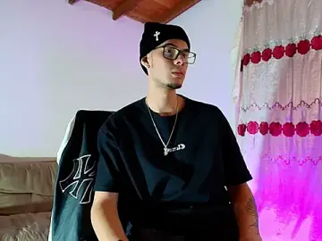 Stripchat Watch Live Sex Cams of Vlad__night