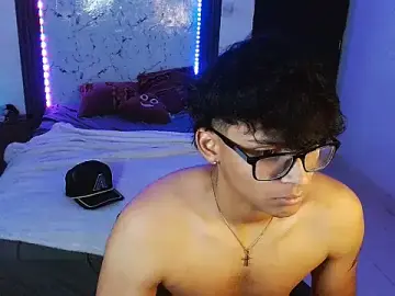 Stripchat Free Porn Cam of Mr_yisuzz