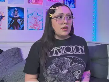Stripchat Sex Cam of snowblack_
