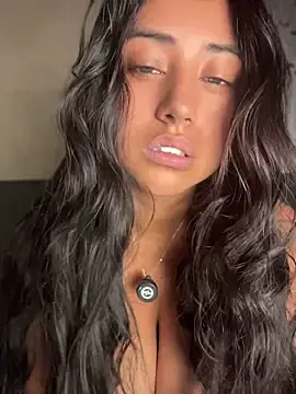 Stripchat Sex Cam of Valentinne_z