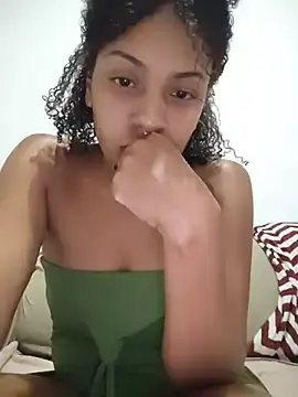 Stripchat Live Sex Cam of Julia_Pretinha